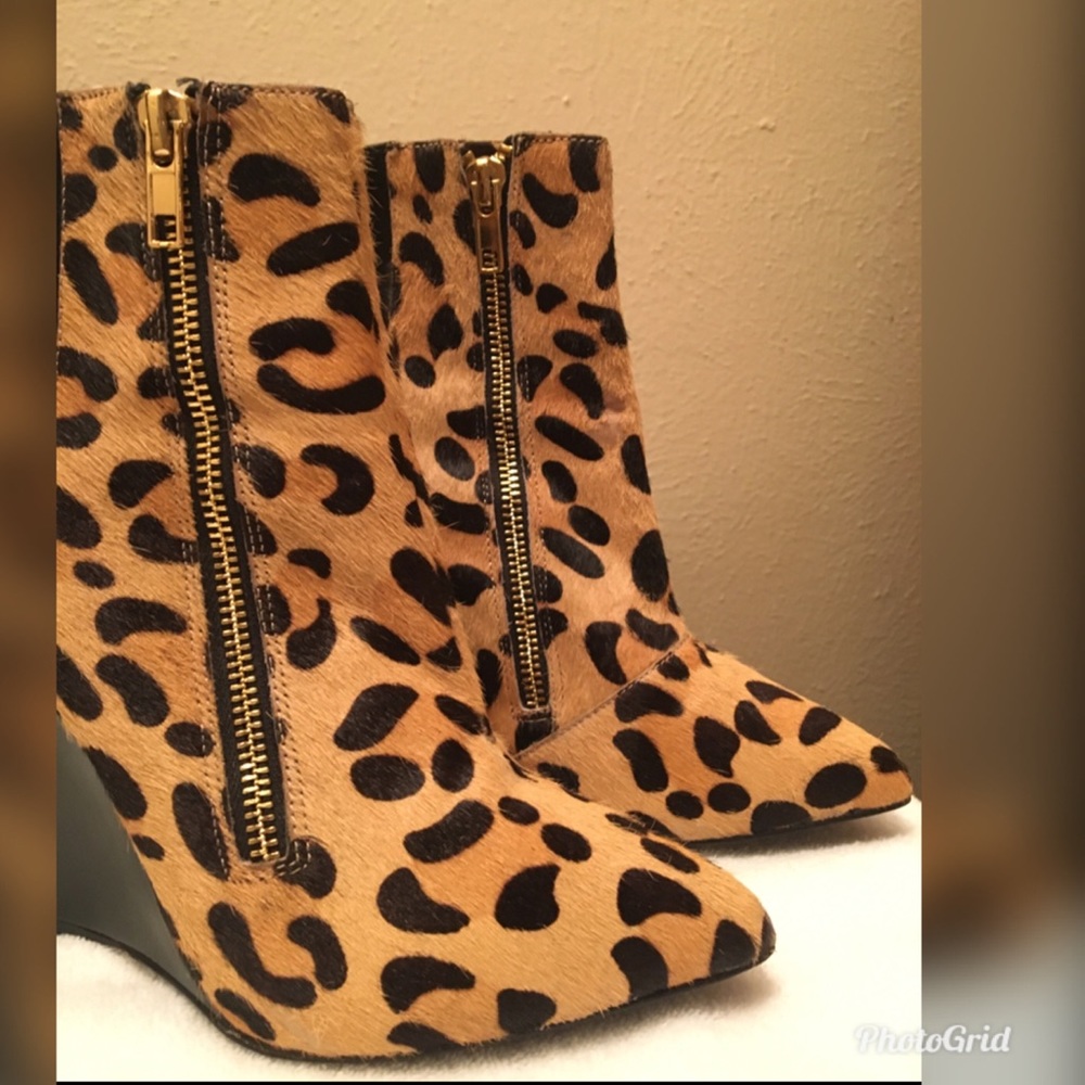 Steve Madden Leopard print pointed toe wedge